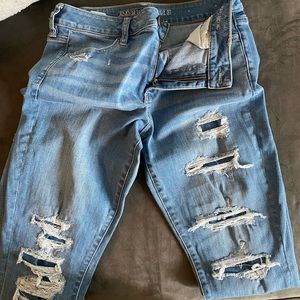 Light wash reinforced high rise jegging.